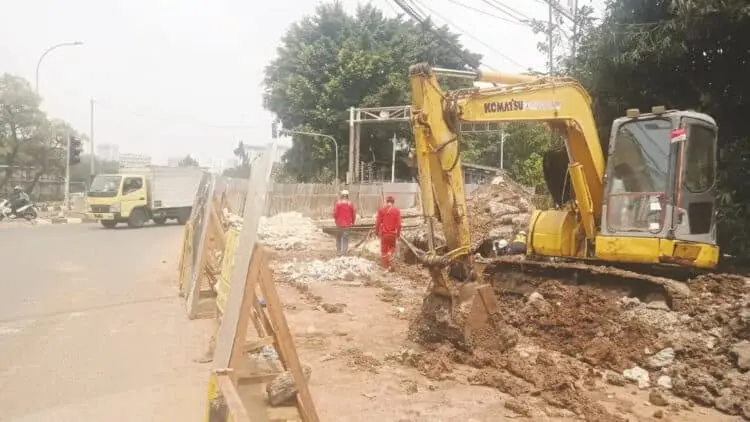 Proyek Galian Di Ciputat Timur Bikin Macet Parah