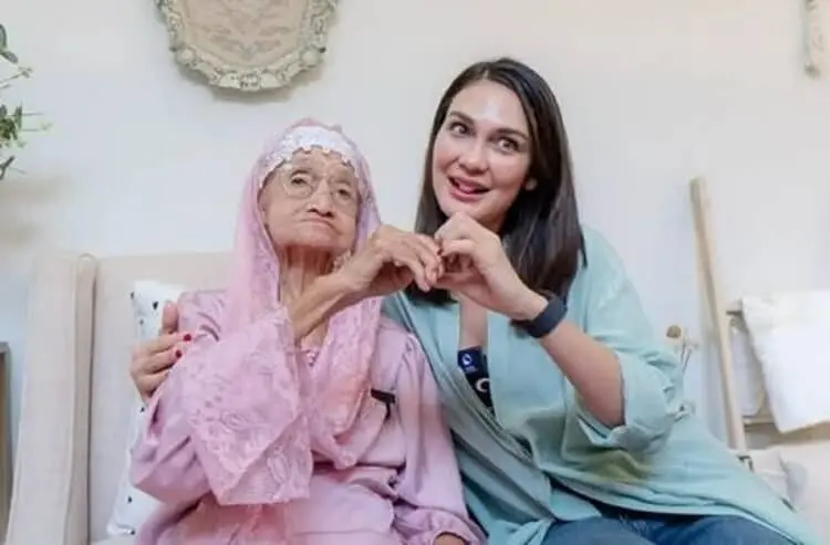 Saat Luna Maya Bertemu Nenek Berusia 101 Tahun, Penonton Tertua Suzzanna