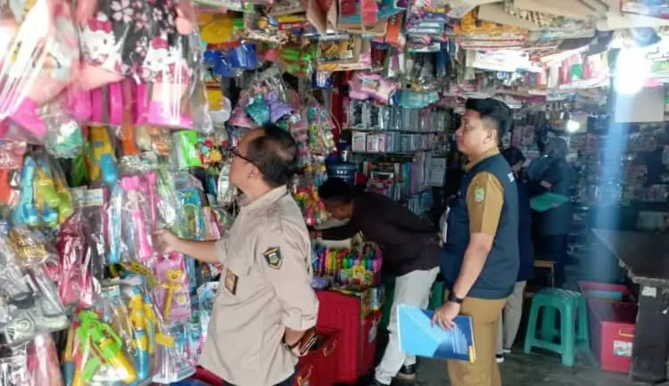 Toko Mainan Anak di Kota Tangerang Disidak Petugas DisperindagkopUKM, Ini Tujuannya