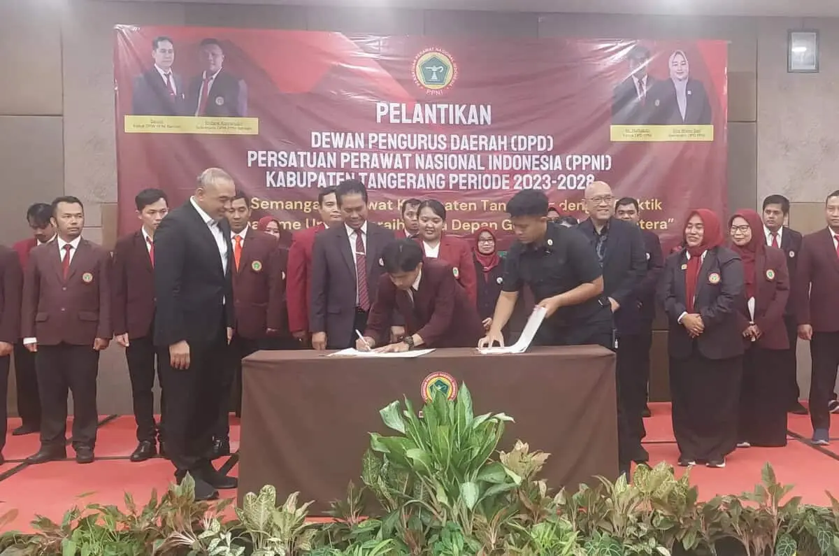 Bupati Tangerang Kukuhkan Pengurus DPD PPNI Kabupaten Tangerang Bupati Tangerang Kukuhkan Pengurus DPD PPNI Kabupaten Tangerang