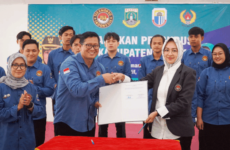 Lantik Pengurus TI Lebak, Airin: Jaga Soliditas dan Kekompakan