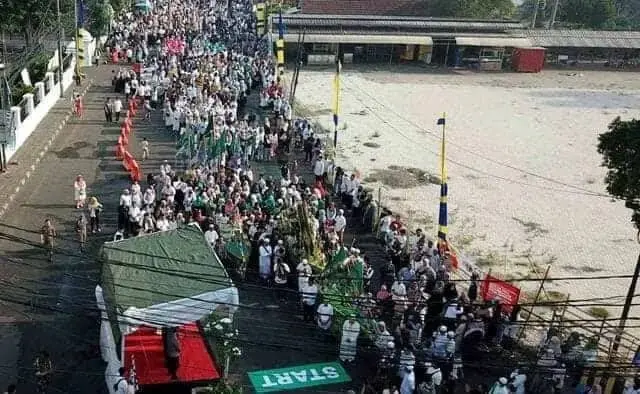 Masyarakat Tangerang Ngarak Perahu Muludan Masjid Agung Al-Ittihad Masyarakat Tangerang Ngarak Perahu Muludan Masjid Agung Al-Ittihad