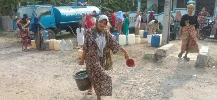 Di Sukaresmi Pandeglang, Sudah Sebulan Lebih Ratusan KK Alami Krisis Air Bersih