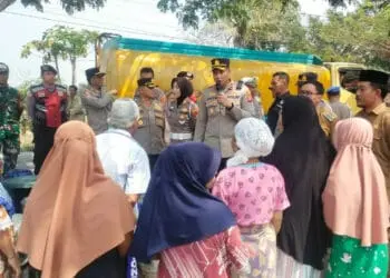 Polres Serang Salurkan Tiga Tanki Air Bersih ke Kecamatan Carenang