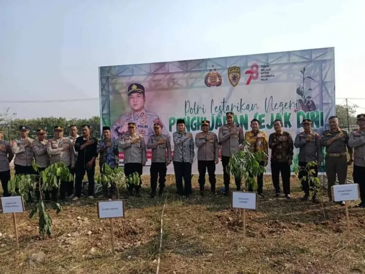 Atasi Polusi Udara, Polres dan Pemkab Serang Lakukan Penghijauan di Puspemkab