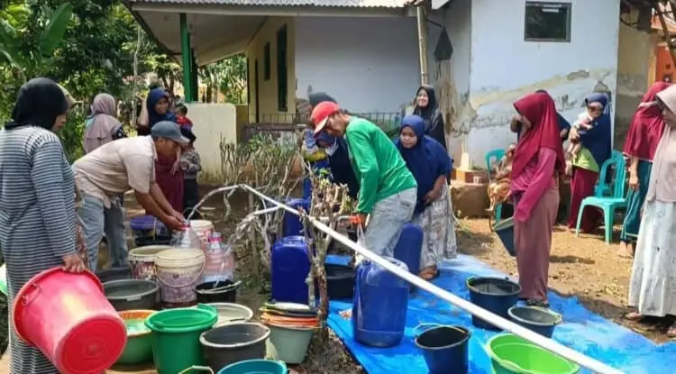 Terjadi Krisis Air Bersih, Polres Pandeglang Buatkan Sumur Bor