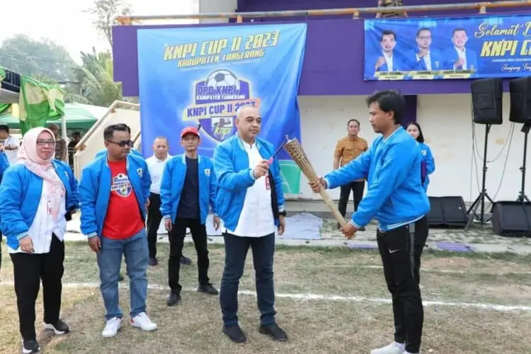 Bupati Tangerang, Ahmed Zaki Iskandar, buka kompetisi sepakbola KNPI CUP II, Sabtu (9/9/2023). (ISTIMEWA)