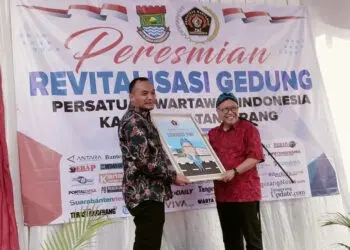 Anggota DPR RI Ananta Wahana Raih Penghargaan Sahabat PWI