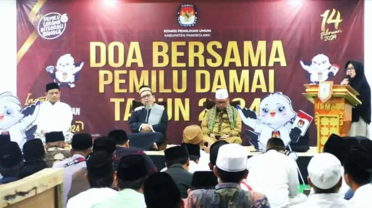 Rangkaian Kirab Pemilu 2024, Bersama Ulama dan Santri KPU Pandeglang Gelar Istighosah Serta Doa Bersama 