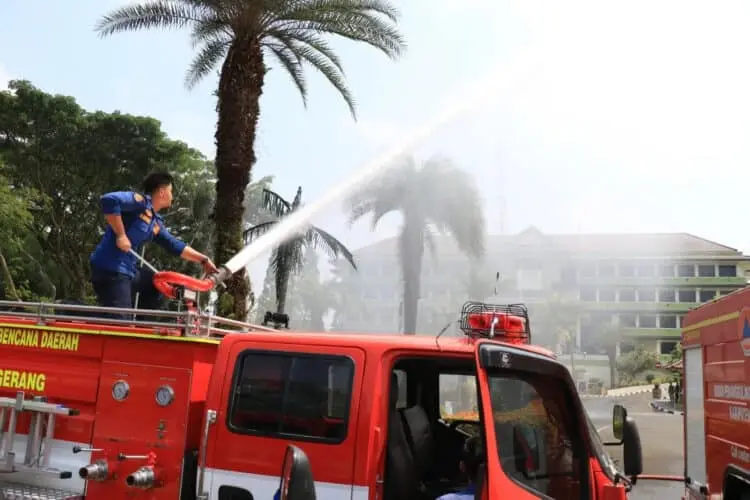 Kawasan Puspemkab Tangerang Disemprot Cairan Eco Enzim