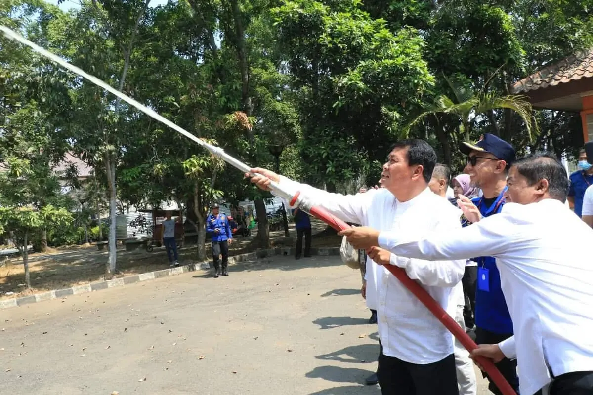 Kawasan Puspemkab Tangerang Disemprot Cairan Eco Enzim