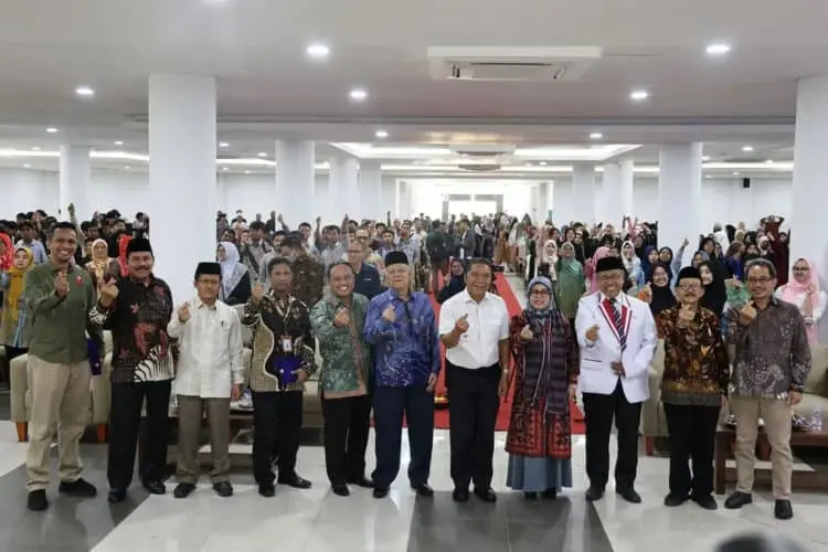 STADIUM GENERAL - Kegiatan Studium General UIN SMH Banten Semester Ganjil Tahun Akademik 2023/2024, dan bedah buku penjaminan pembiayaan syariah, penguatan UMKM melalui pinjaman syariah karya Siti Ma’rifah Ma’ruf Amin di Multifunction Hall Kampus 2 UIN SMH Banten Curug, Kota Serang, Rabu (20/9/2023). (ISTIMEWA)