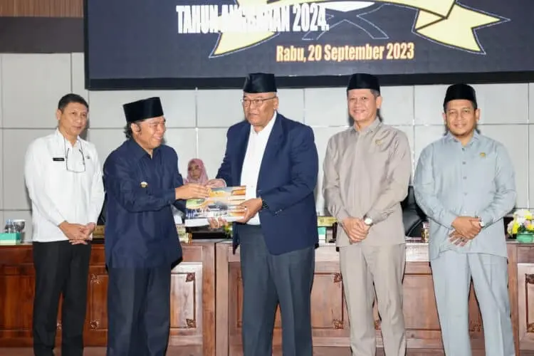 RAPAT PARIPURNA - Rapat paripurna jawaban atas pandangan umum fraksi-fraksi, terhadap nota pengantar Raperda perubahan APBD 2023, Rabu (20/9/2023). (ISTIMEWA)
