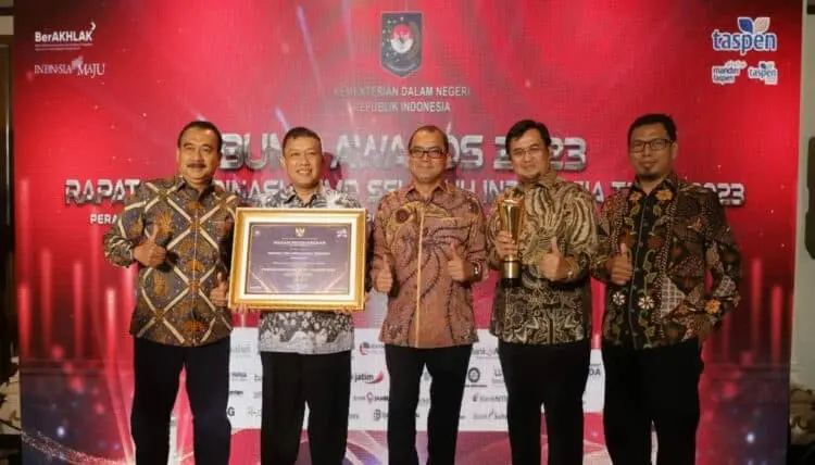 Perumdam TKR Kabupaten Tangerang Sabet Juara 1 BUMD Award Kemendagri