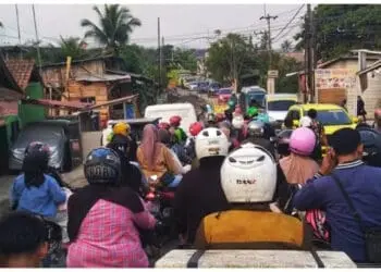 Perbaikan Jembatan Batubantar Pandeglang Belum Selesai, Pengendara : Bosan Tiap Sore Pasti Macet