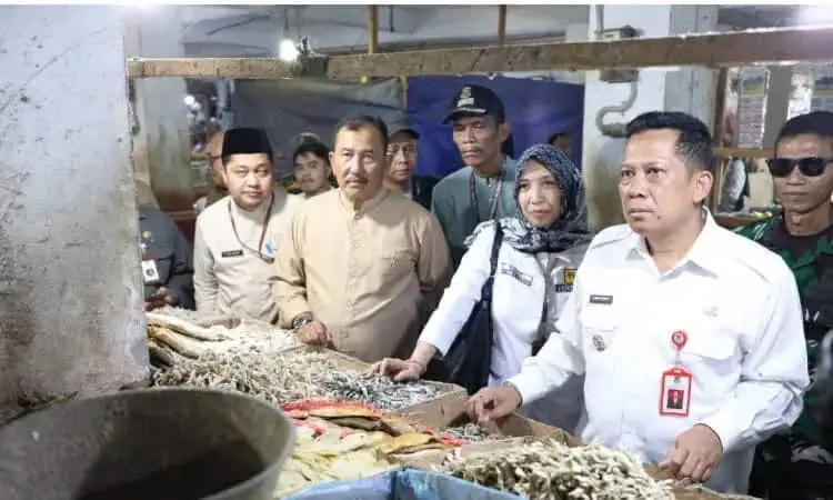 Monitor 2 Pasar, Pj Bupati Tangerang Sebut Harga Beras dan Gula Masih Naik