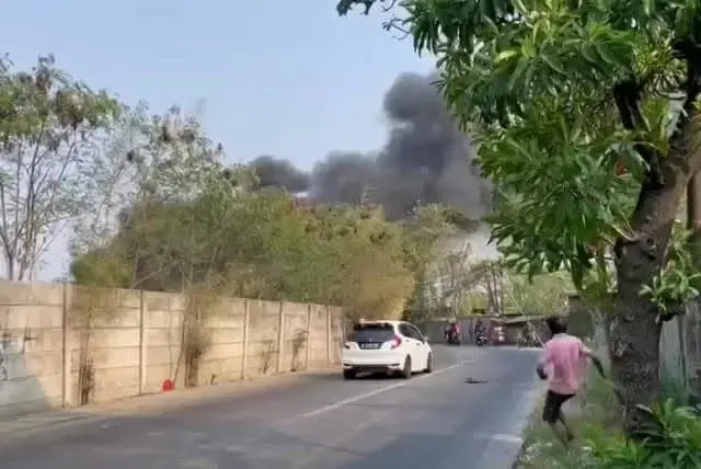 TPA Rawa Kucing Terbakar, Sampah Berhamburan ke Permukiman, Warga Panik