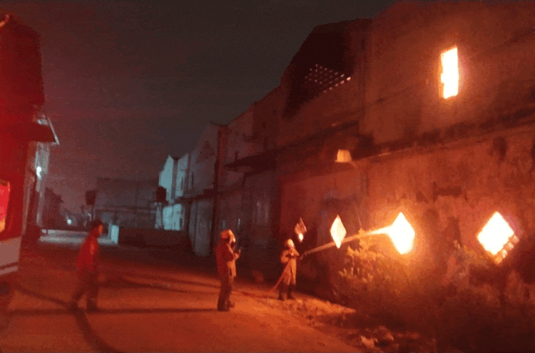 3 Gudang Terbakar, Kerugian Miliaran Diduga Akibat Korsleting Listrik