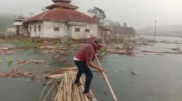 Kampung Mati di Lebak Itu Kini Mulai Tenggelam