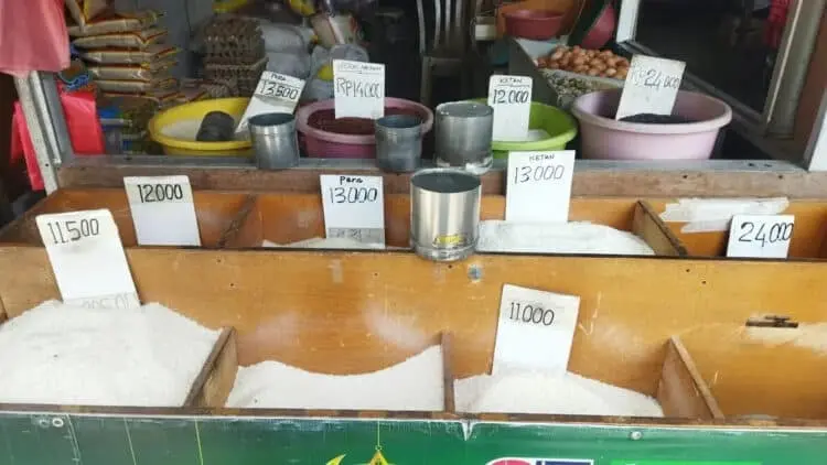 Bulog Tangerang Beri Jatah Pedagang Dua Ton Beras
