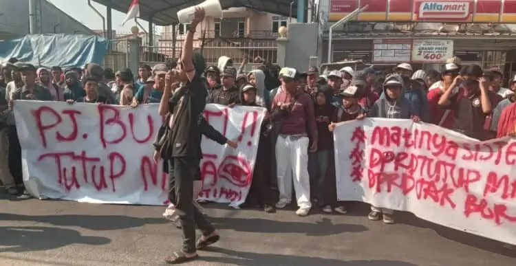 Ratusan Warga Tangerang Minta Perbup Pembatasan Waktu Operasional Mobil Barang Ditegakkan