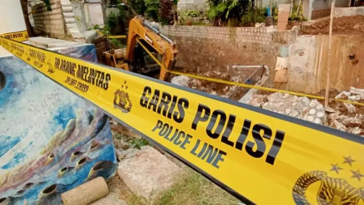 Proyek Normalisasi Turap Kali Serua Tangsel Longsor, Seorang Pekerja Tewas