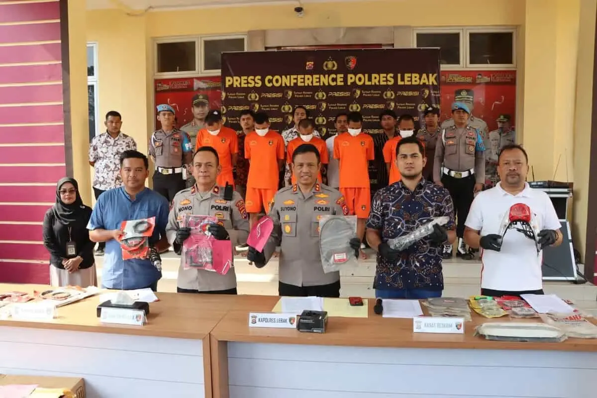 5 Pelaku dan 14 Motor Hasil Curian Diamankan Satreskrim Polres Lebak 5 Pelaku dan 14 Motor Hasil Curian Diamankan Satreskrim Polres Lebak