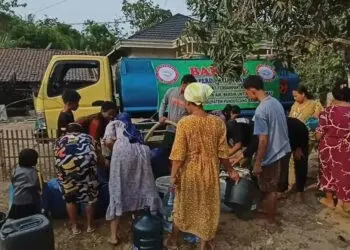 Eks Napiter gelar Baksos bantu pengadaan air bersih, disalurkan ke warga terdampak kemarau panjang, Senin (9/10/2023). (ISTIMEWA)