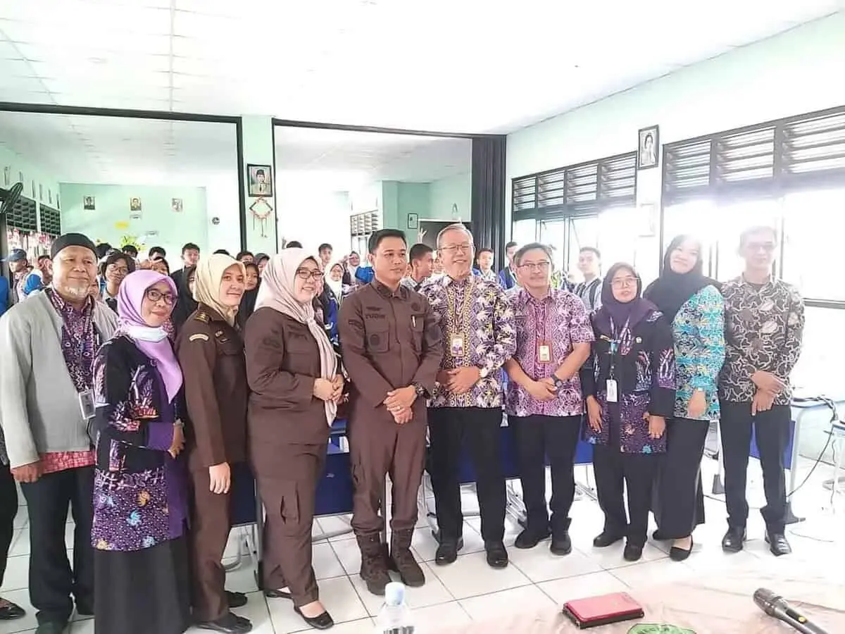 Kejari Kabupaten Tangerang Edukasi Pelajar SMP Tentang Bahaya dan Hukum Bullying Kejari Kabupaten Tangerang Edukasi Pelajar SMP Tentang Bahaya dan Hukum Bullying