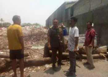 Keluhkan Bau Sampah, Warga Buaran Bambu Geruduk Kantor Desa