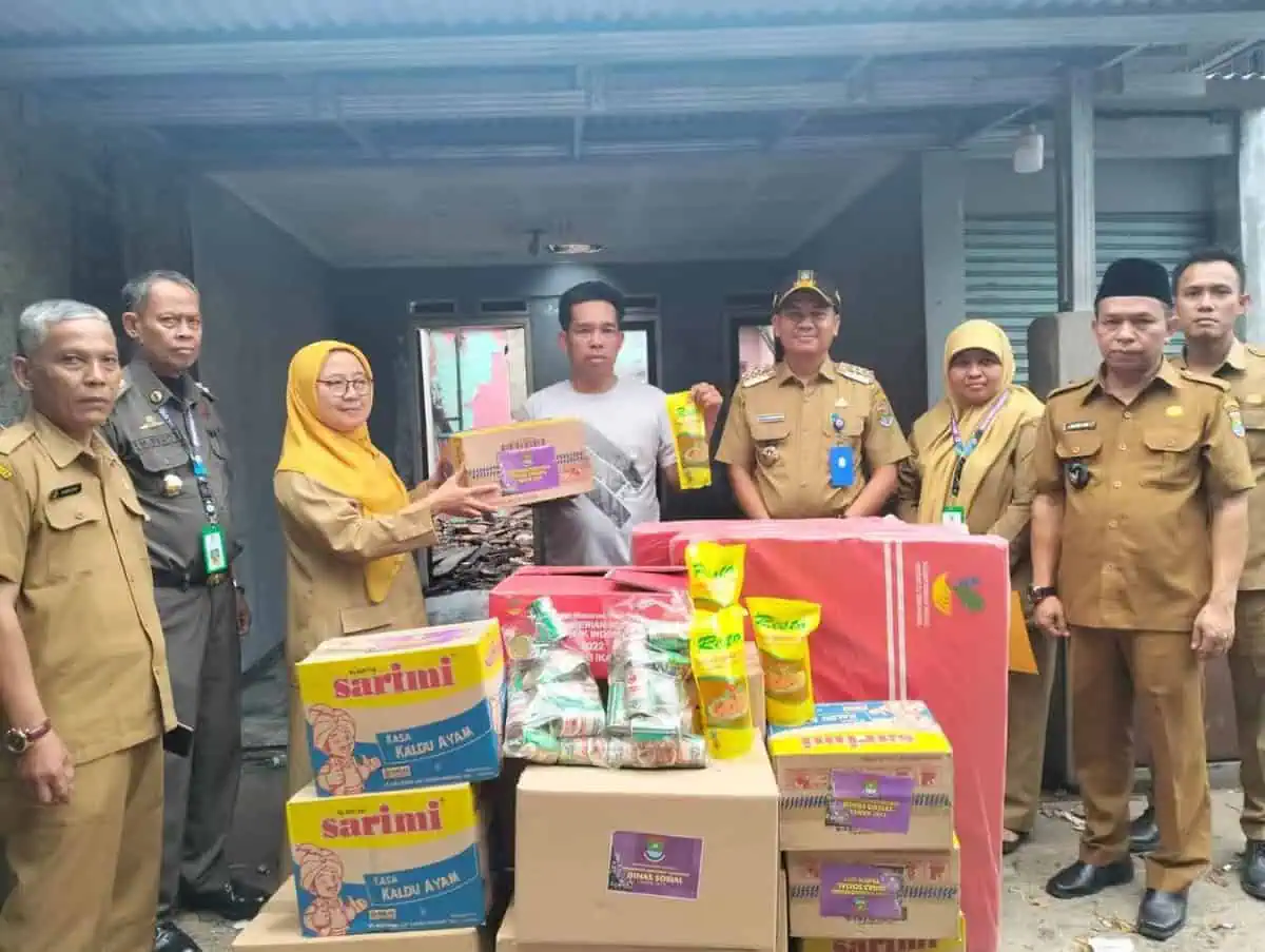 Warganya Tertimpa Musibah, Camat Tigaraksa Gandeng Dinsos dan BPBD Kabupaten Tangerang Beri Bantuan Warganya Tertimpa Musibah, Camat Tigaraksa Gandeng Dinsos dan BPBD Kabupaten Tangerang Beri Bantuan