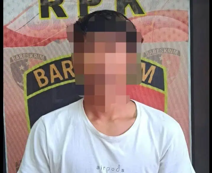 Sedang Membuat Layang - layang, Seorang Buruh di Kabupaten Serang Dibekuk Polisi