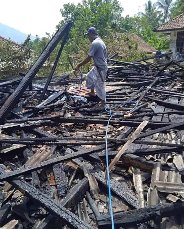 Akibat Korsleting Listrik, Rumah Warga Pandeglang Ludes Terbakar