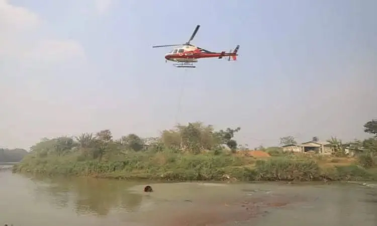 Water Bombing Mulai Padamkan Api di TPA Rawa Kucing