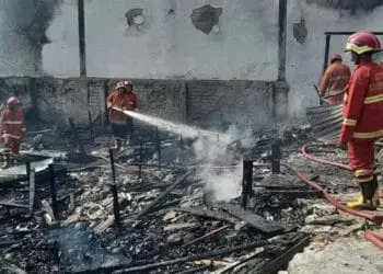Tempat Jualannya Terbakar, Pemilik Warung Pecel Lele di Pinang Tangerang Pingsan