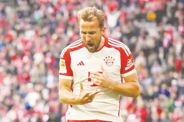 Harry Kane Cetak Gol Dari Tengah Lapangan