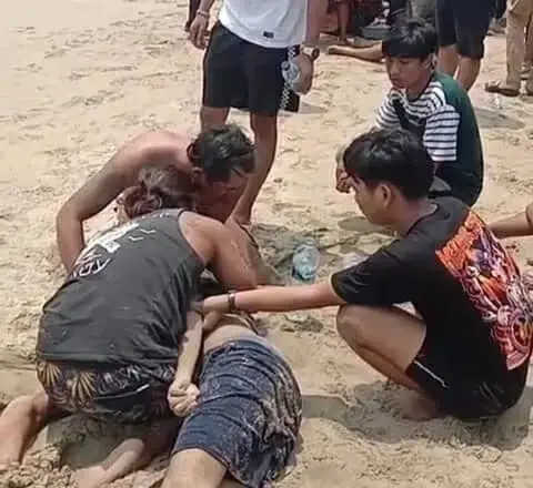 BREAKING NEWS:  6 Wisatawan Terseret Ombak Ciantir Lebak, 2 Orang Tewas