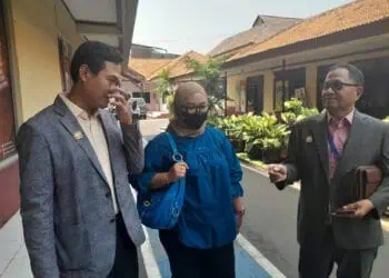 Korban Kasus Percaloan Pegawai Satpol PP Tangsel Sambangi Markas Polisi