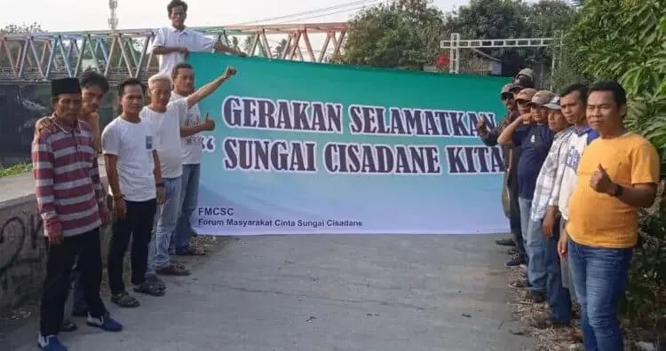 Anak Sungai Cisadane Menghitam, Diduga Tercemar Limbah