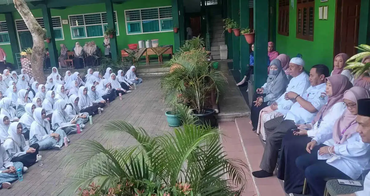 Atasi Anemia, 300 Santriwati Ponpes Tarmub Pasir Nangka Serentak Minum Tablet Tambah Darah Atasi Anemia, 300 Santriwati Ponpes Tarmub Pasir Nangka Serentak Minum Tablet Tambah Darah