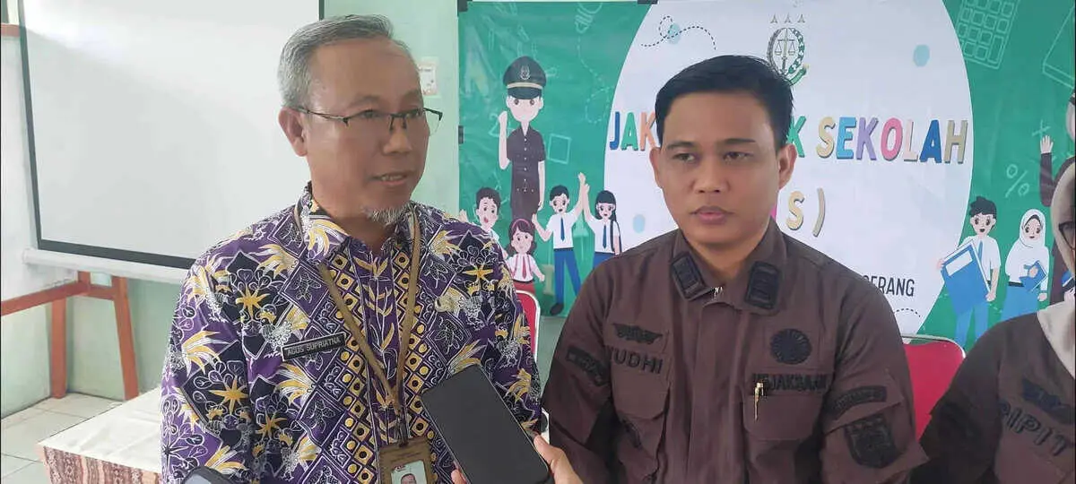 Kejari Kabupaten Tangerang Edukasi Pelajar SMP Tentang Bahaya dan Hukum Bullying Kejari Kabupaten Tangerang Edukasi Pelajar SMP Tentang Bahaya dan Hukum Bullying