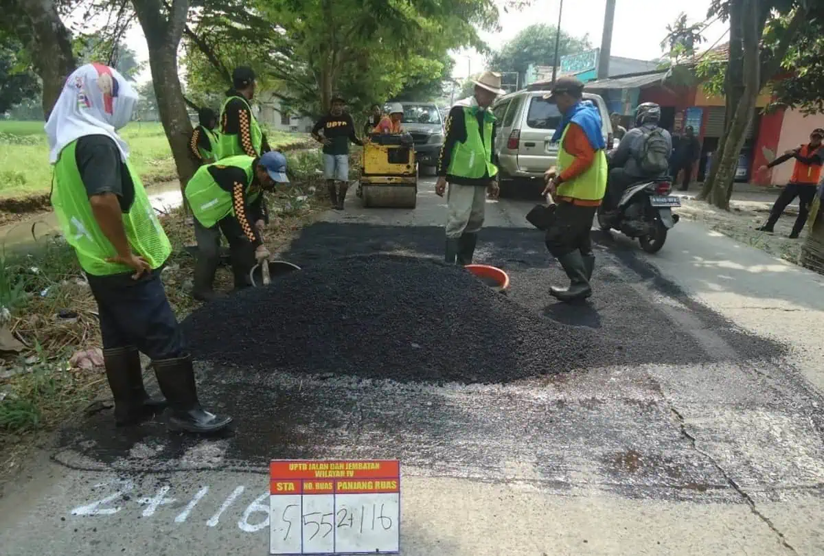 UPTD Jalan dan Jembatan Wilayah IV Lakukan Perbaikan di 22 Titik Ruas Jalan UPTD Jalan dan Jembatan Wilayah IV Lakukan Perbaikan di 22 Titik Ruas Jalan