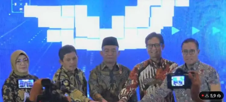 TANGKAPAN LAYAR: Menteri Koordinator PMK RI Muhadjir Effendy, Menteri Kesehatan RI Budi Gunadi Sadikin dan Dirut BPJS Kesehatan Ali Gufron Mukti beserta jajaran dan perwakilan mitra serta stake holder, melaunching transformasi mutu layanan JKN di Jakarta, Senin (2/10/2023). (aditya)