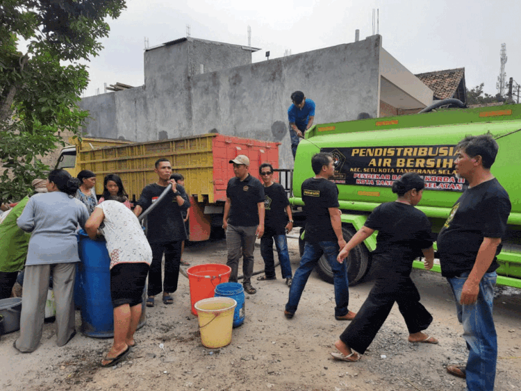 Pendekar Banten Salurkan Air Bersih