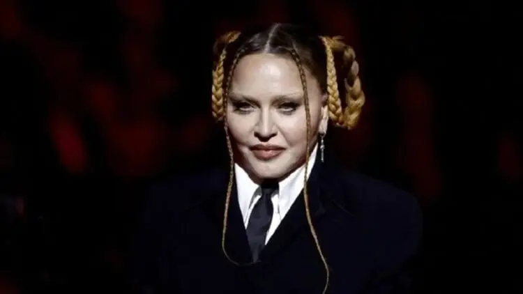 Lima Hari Tak Sadar, Madonna Akui Berada Di Antara Hidup-Mati