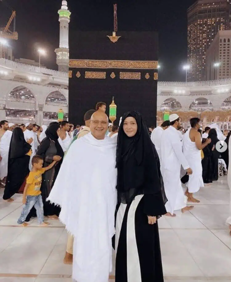 Maia Estianty dan Irwan Mussry Rayakan 5 Tahun Pernikahan di Tanah Suci