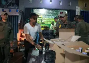 Satpol PP Kota Tangerang Sita 174 Botol Miras dari Wilayah Neglasari