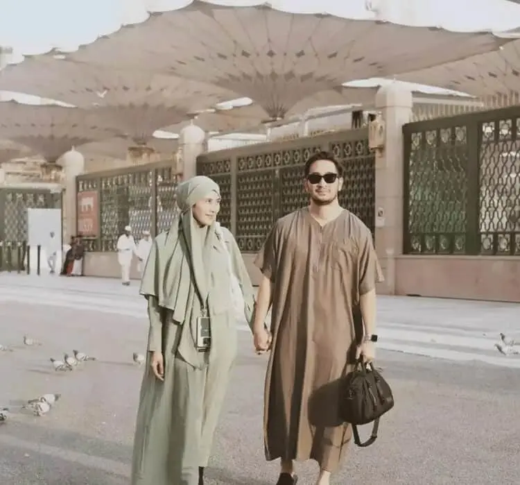 Ini Doa Yang Dipanjatkan Syahnaz dan Jeje, Usai Pulang Dari Tanah Suci Mekkah