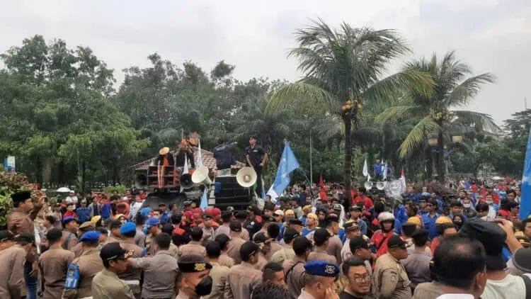 Buruh Kabupaten Tangerang Minta UMK Naik 13 Persen