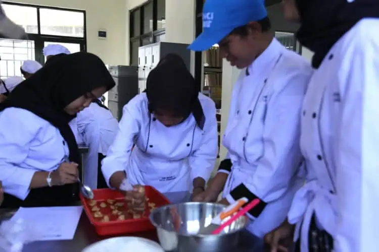 70 Siswa Jurusan Tata Boga SMKN 7 Tangerang Dilatih Bogasari